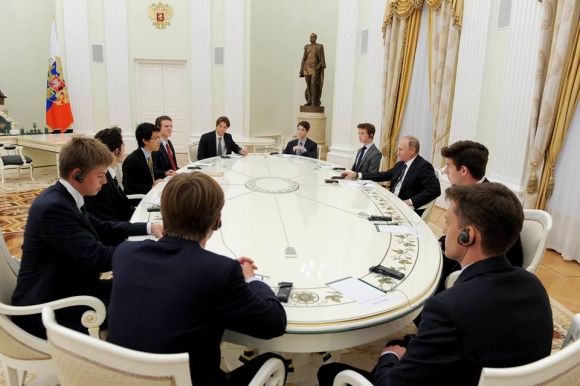 Путин встретился со студентами Итонского колледжа