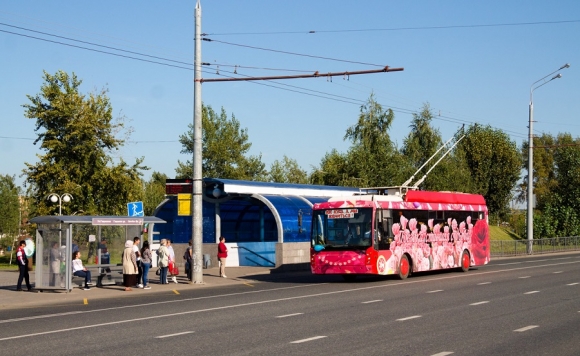 Розовый троллейбус