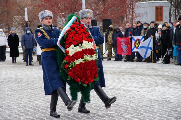В Челябинске возложили венки к памятнику героями-интернационалистам