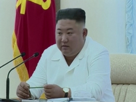 Ким Чен Ын появился на публике в странной для него одежде