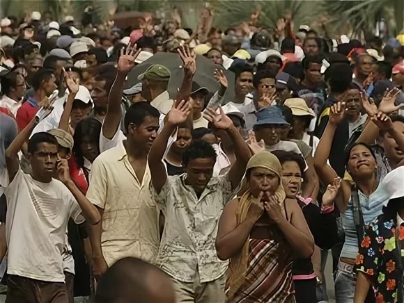 Мадагаскар : гибридный олигархический режим​