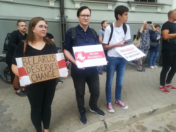  В Риге прошел пикет в поддержку жителям Беларуси