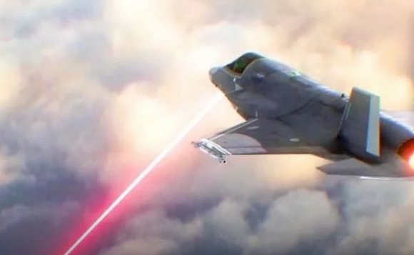 США решили вооружить свои истребители боевыми лазерами, но реализация этого  плана откладывается из-за COVID-19