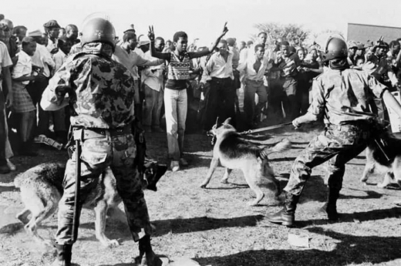 Падение диктаторов Юга. Расистский апартеид в ЮАР закончился лишь в конце ХХ века