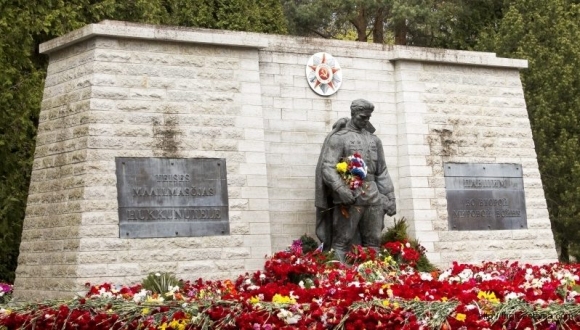 Отрицаем прошлое: снос монументов в знак памяти павшим на войне