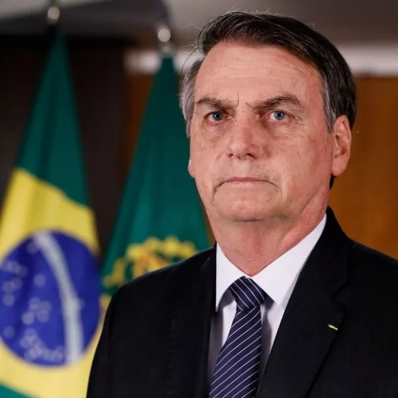 «Совсем не насморк». Коронавирус в Бразилии заразил даже президента