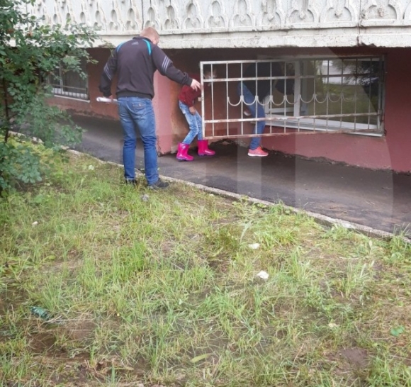 В Саратовской ЦРБ пациентам предложили заходить в поликлинику через окно 