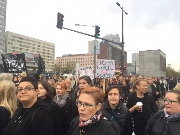 «Требуем отставки правительства!» «Абортные» протесты в Польше дошли до призывов к смене власти
