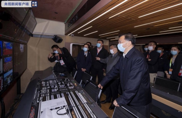 Шэнь Хайсюн, заместитель заведующего Отделом пропаганды ЦК КПК, глава Медиакорпорации Китая, посетил студии по освещению ЭКСПО и протестировал передачу видеосигнала.