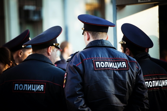 Вскрывать машины ради безопасности. Проект по расширению полномочий полиции одобрен Госдумой