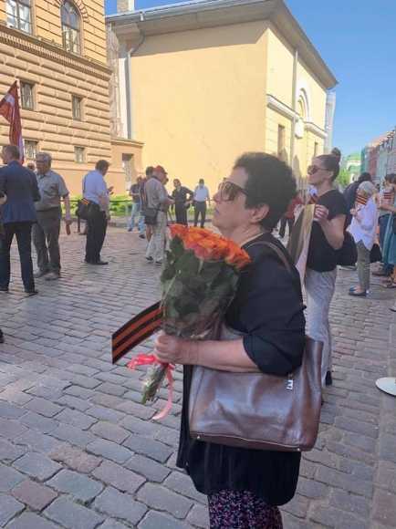 У Сейма Латвии прошел митинг в защиту георгиевской ленточки
