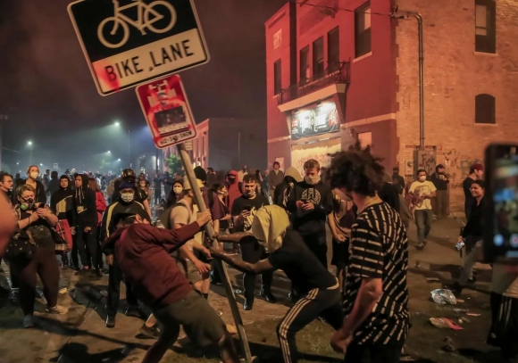 Массовые протесты в США могут вылиться в настоящую гражданскую войну
