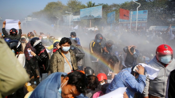 В Мьянме проходят акции протеста против военного переворота