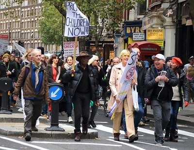 Протест антипрививочников в Лондоне.