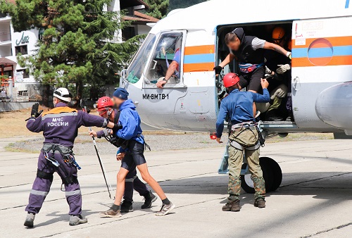 Спасатели нашли пропавших в горах Сочи туристов