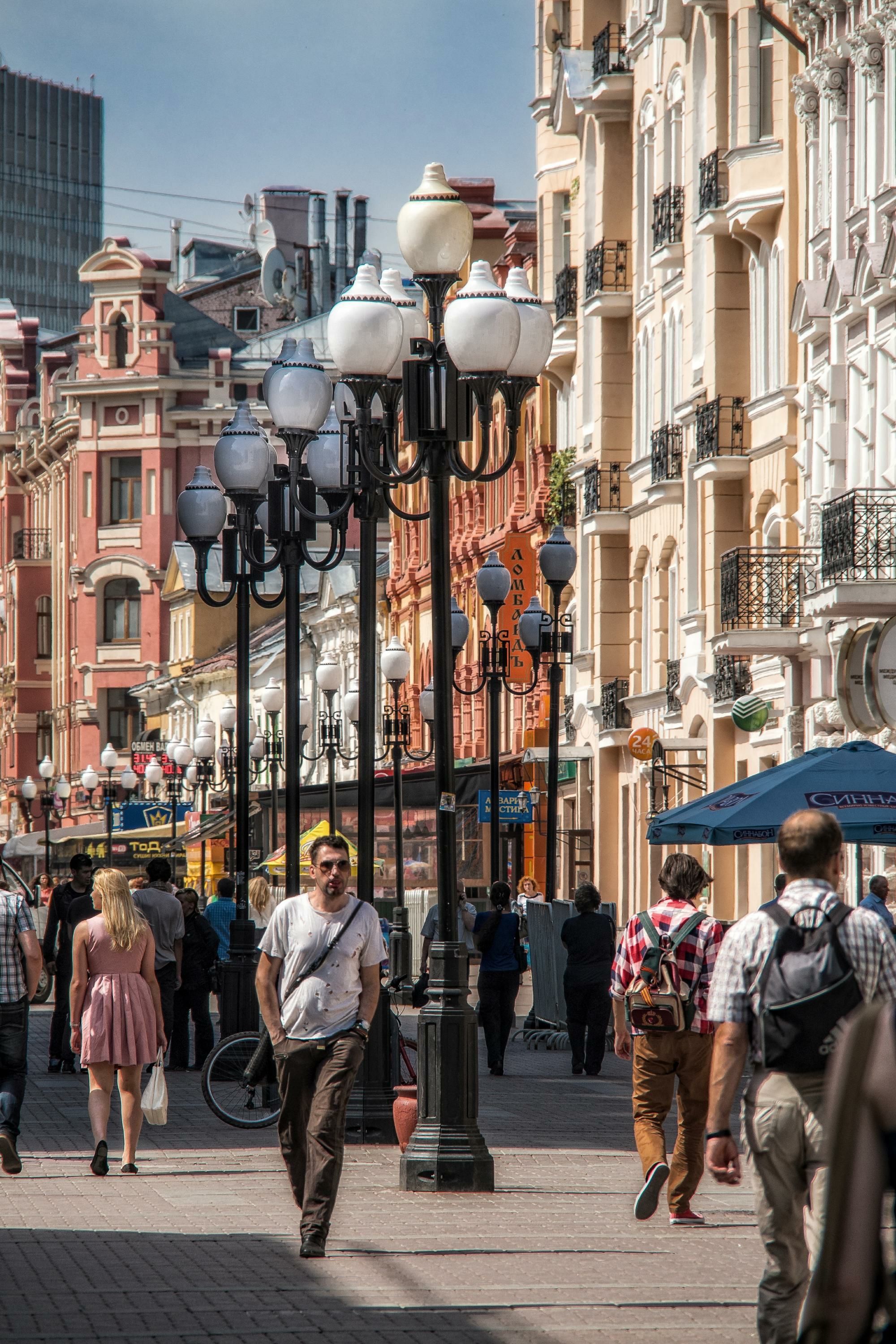 Арбат музеи. Известные жители Арбата. Музей на Арбате. Сумасшедшие жители Арбата. Житель Арбата в 3 поколении 7 букв.