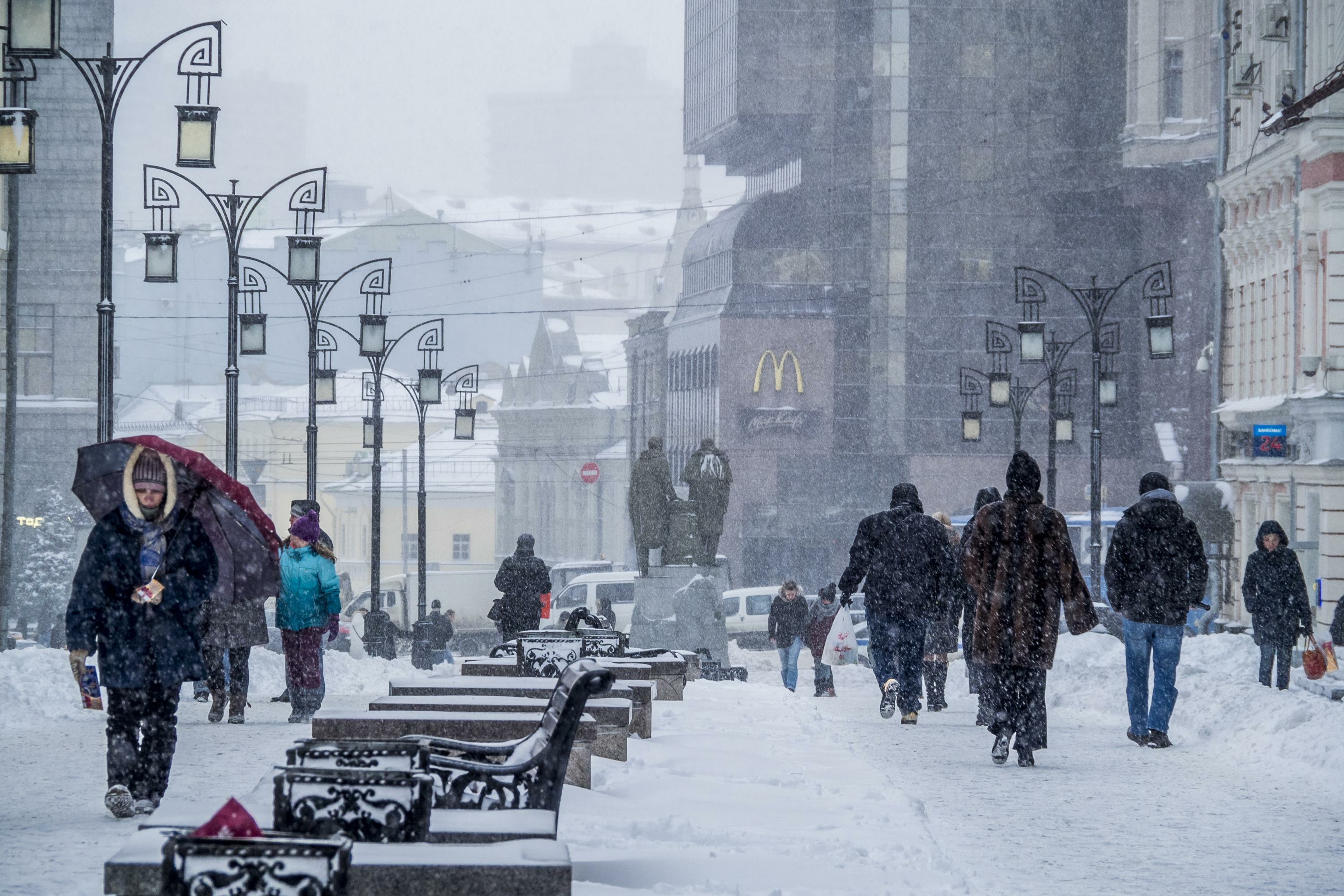 зима на улицах москвы