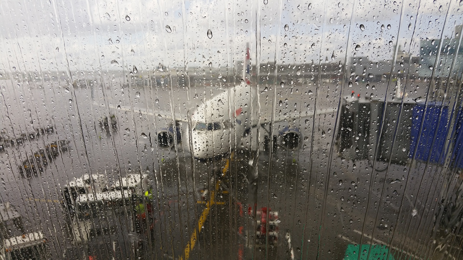 аэропорт дождь