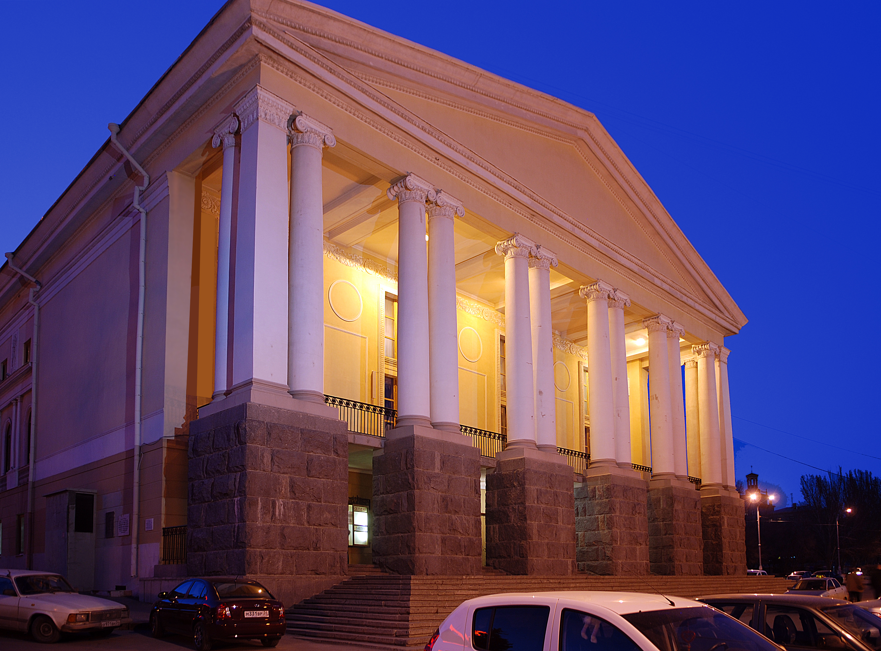 зал музыкального театра волгоград