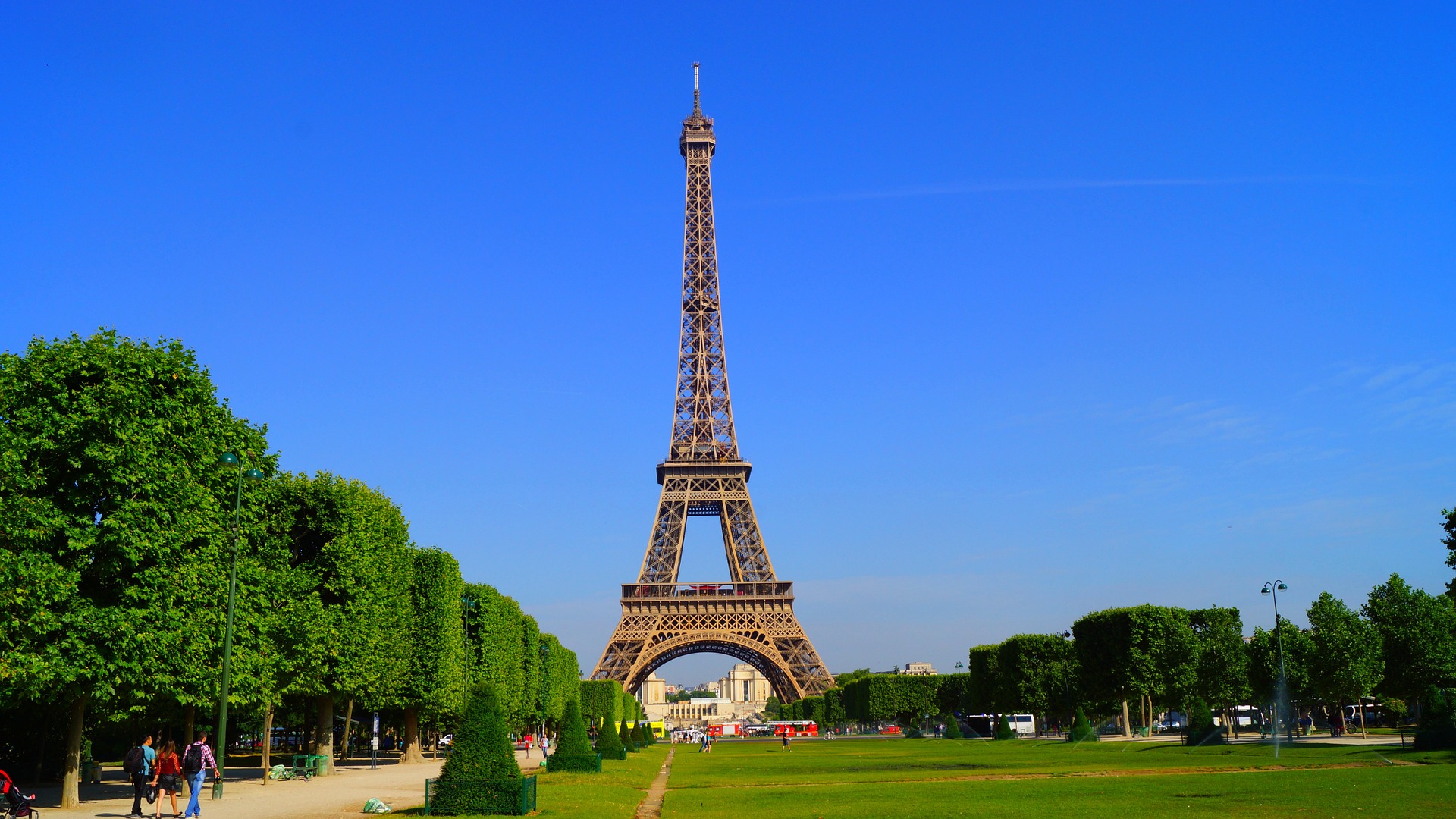Эфилевская башня в Париже