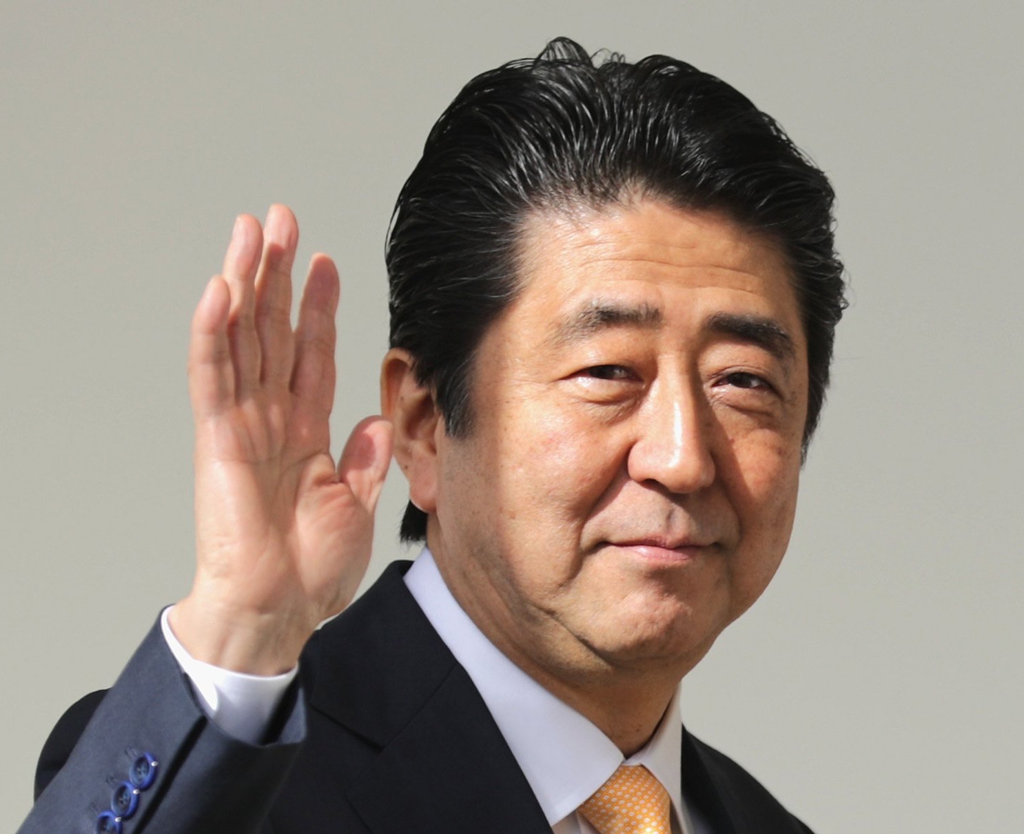 президент японии сейчас как зовут