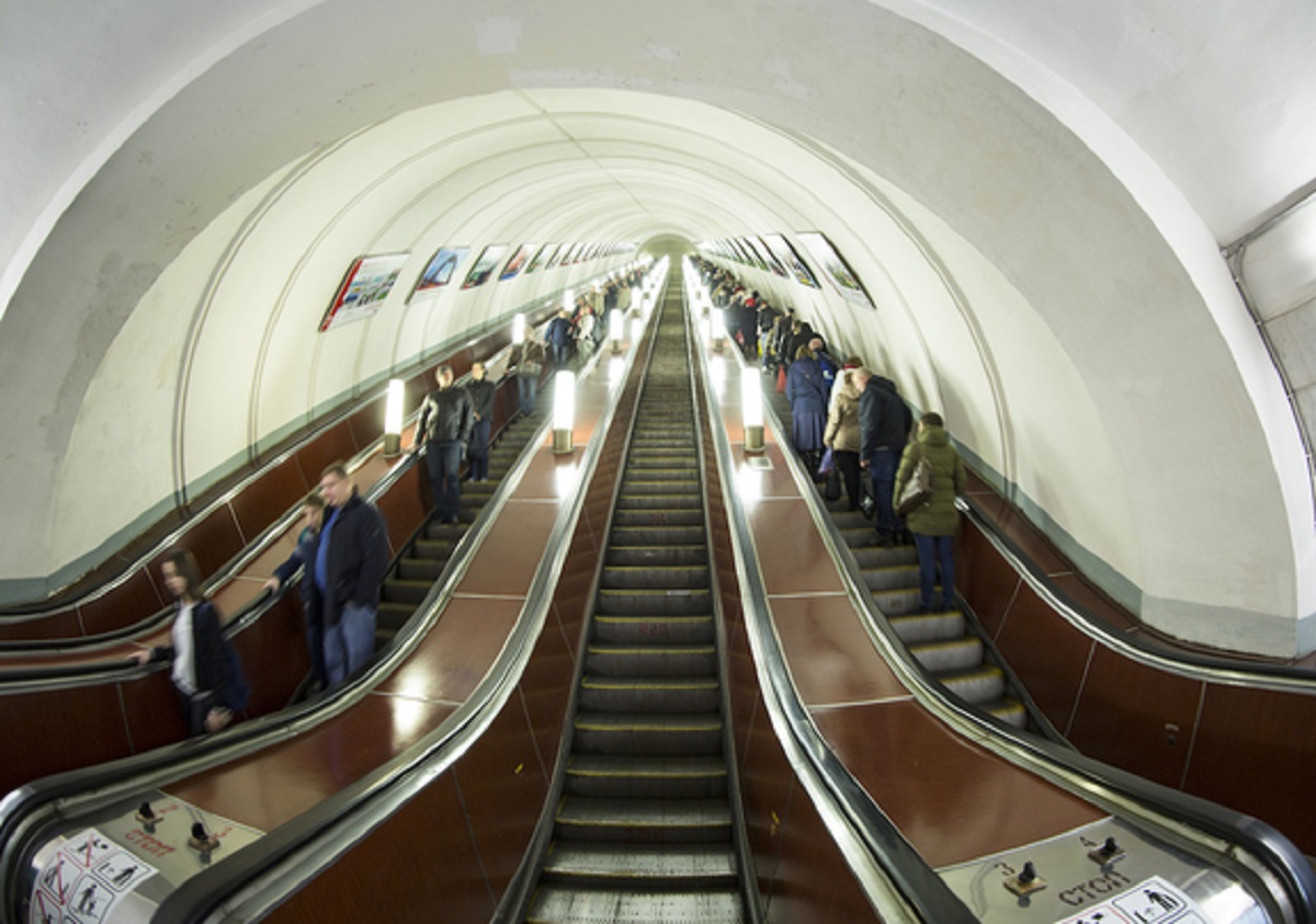 Эскалатор на Краснопресненской метро