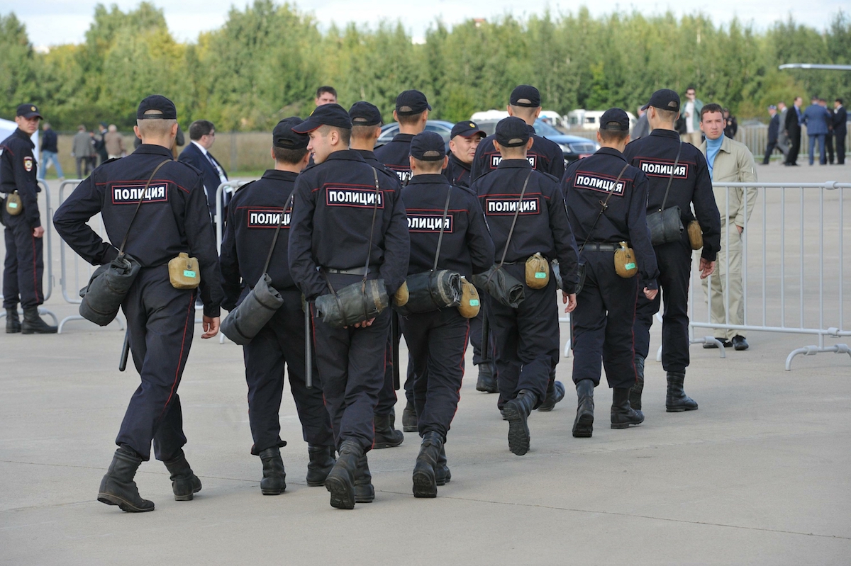 Полиция название. Куча полицейских. Много полиции. Милиция много. Полицейский в действии.