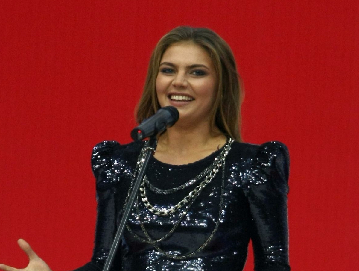 Алина кабаева в платье с гербом россии