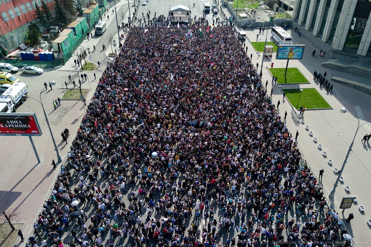 10 тысяч людей на одной фотографии