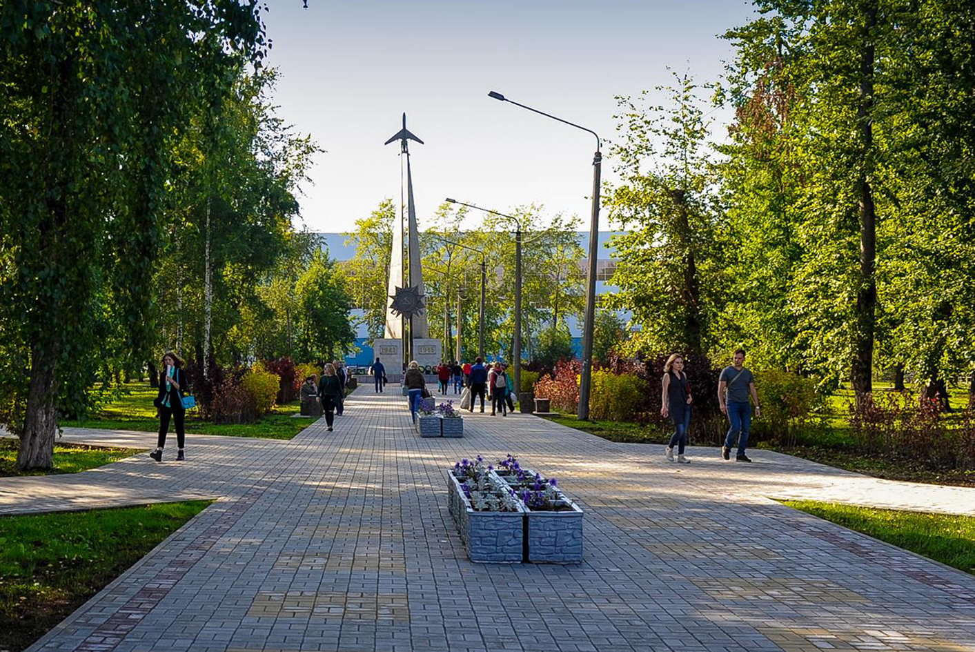 Свердловский районный пермь. Сквер Новоселова Пермь. Свердловский район Пермь. Памятники Свердловского района Пермь. Достопримечательности Свердловского района города Перми.