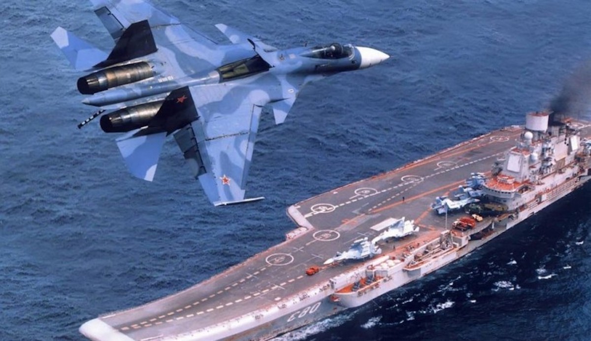 Возраст и поломки — почему дымит авианосец «Адмирал Кузнецов»?