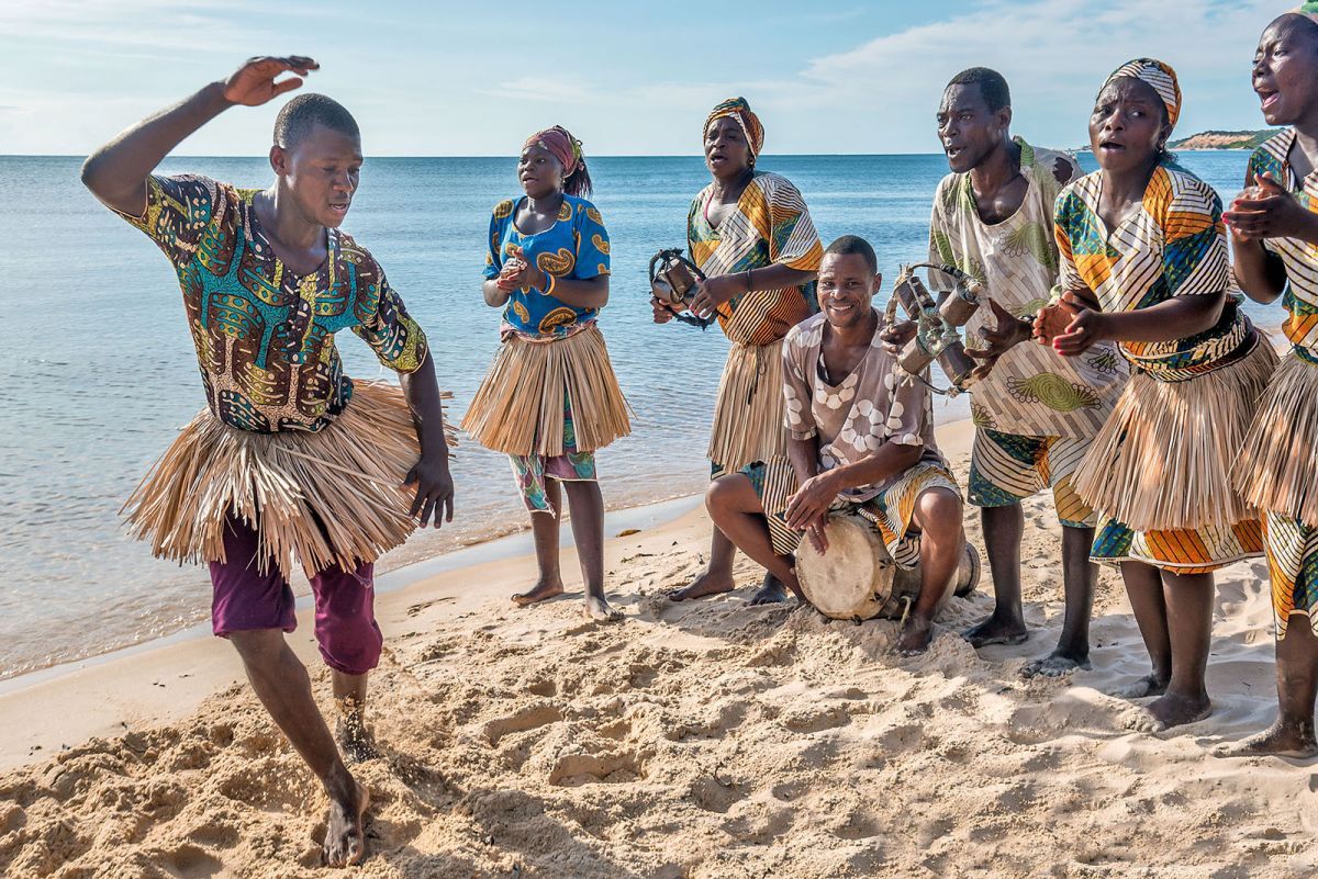 Житель северной африки 6. Мозамбик Мапуту люди. Мозамбик Африка. Мозамбик Мапуту пляж. Мозамбик культура.