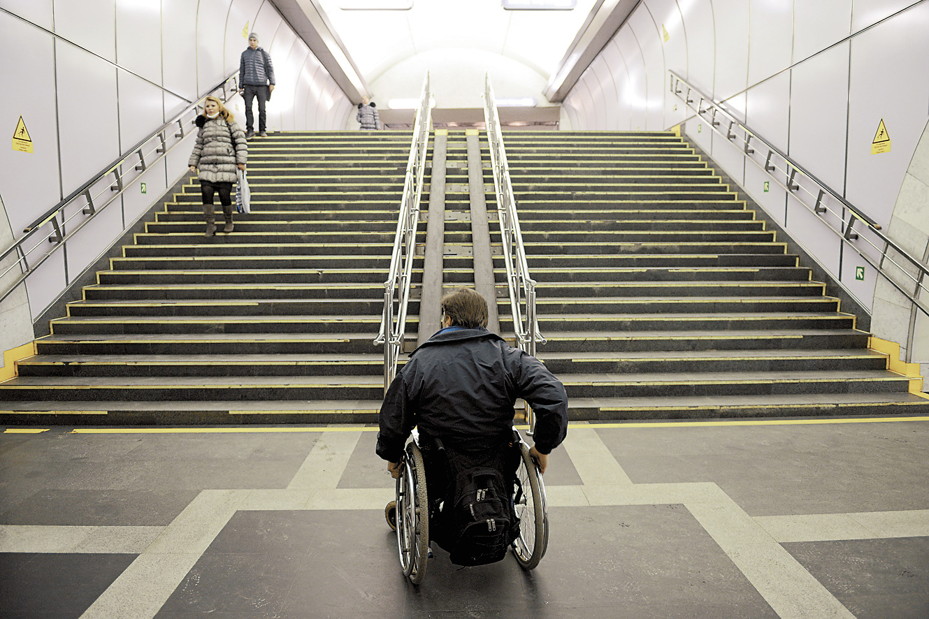 Пандус для инвалидов в метро