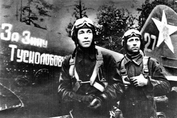 Почему солдаты 1-го Прибалтийского фронта писали на танках и самолётах имя медсестры Зины Туснолобовой