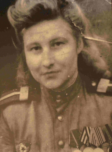 Фронтовичка Людмила Смирнова: «Папу посадили за то, что он случайно откинул ногой газету с портретом Сталина» 