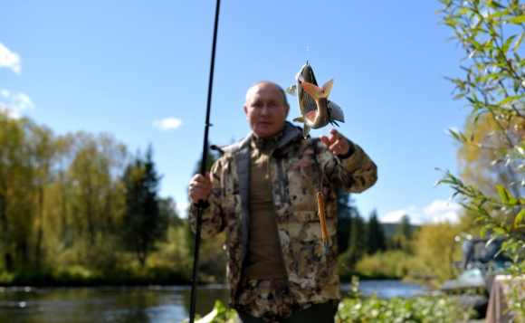 Опубликованы фото Владимира Путина во время отпуска в Сибири