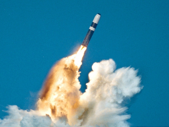 Лондон увеличит свои военные расходы на 200 млрд фунтов-стерлингов в следующую декаду и нарастит ядерный арсенал 