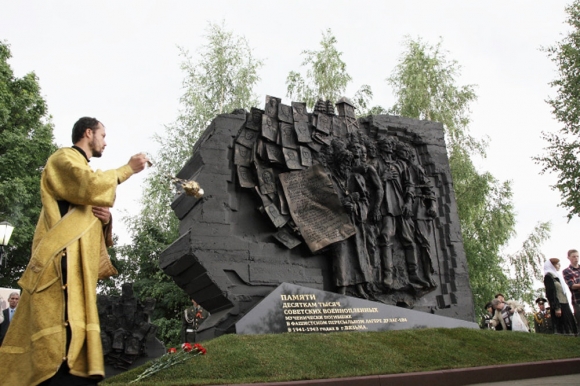 Мемориал в Вязьме на месте захоронений погибших в пересыльном лагере Дулаг-184. Фото: Из архива РВИО