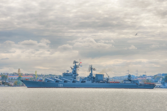 Фото Александра Барыкина; На фото: ракетный крейсер 