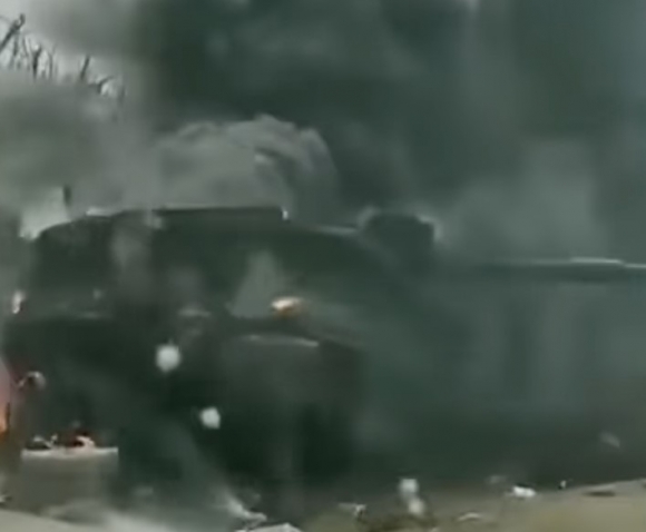 До бесконечности можно смотреть на то, как горит британский танк