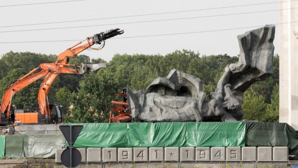  Кто оплатил снос советских памятников в Риге?