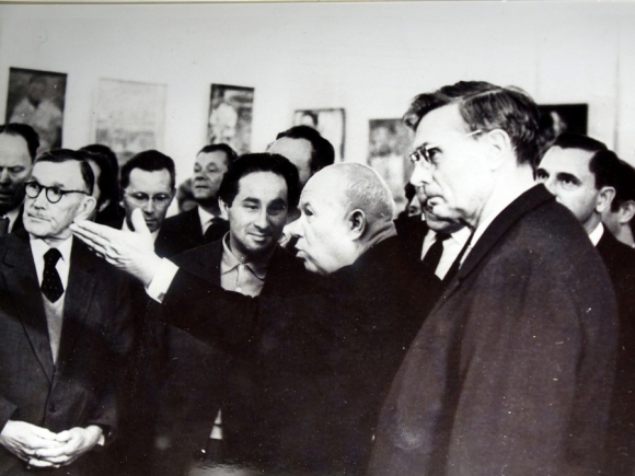  Хрущёв на выставке 30-летия МОСХа выговаривает Жутовскому