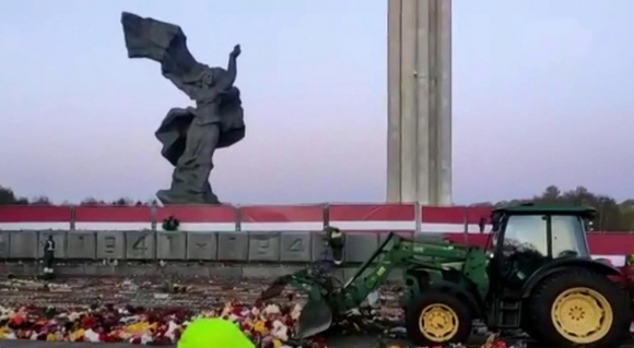  Кто оплатил снос советских памятников в Риге?