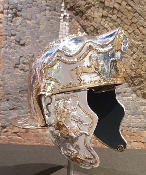 Воссоздан уникальный римский кавалерийский парадный шлем