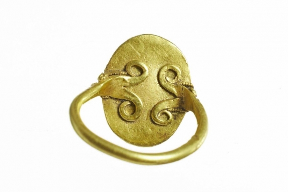 Найдено редкое золотое кольцо эпохи Меровингов
