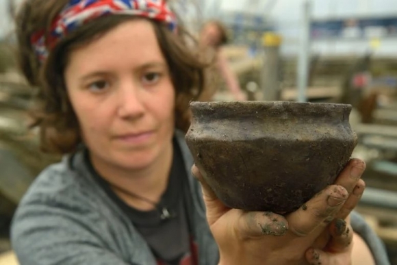 Археологи раскопали 3000-летнюю деревню на сваях, застывшую во времени