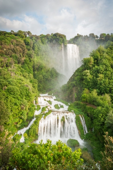 Самый высокий в Европе искусственный водопад Мармор создавали римляне
