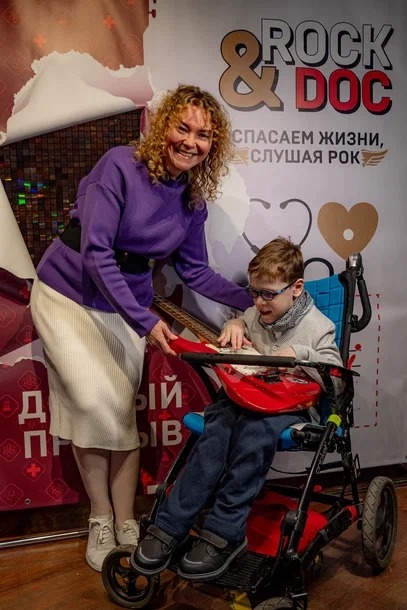 Благотворительный фонд Ильинской больницы провел рок-вечер в поддержку тяжелобольных людей