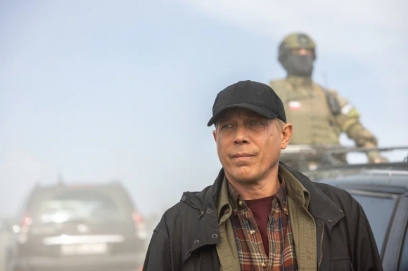 «Свои»: в онлайн-прокат вышла пронзительная драма о волонтёрах, под огнём спасавших мирных жителей Мариуполя