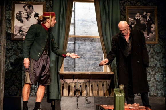 YAteatr Ярославы Славской представит черную комедию по пьесе МакДонаха «Безрукий из Спокэна» с участием Ильи Глинникова и Владимира Большова